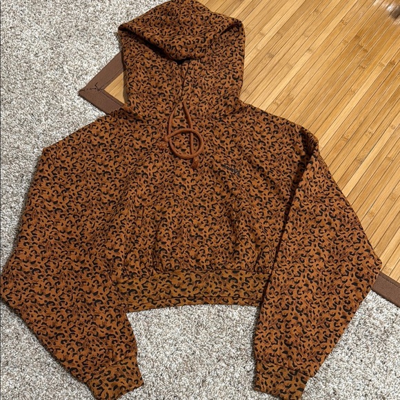 Levi's Leopard Print Crop Hoodie - Picture 1 of 5